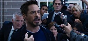 tony-stark-threatens-mandarin-in-iron-man-3